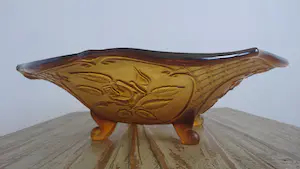 Niet of onleesbaar gesigneerd - Amber gesatineerde persglas fruitschaal kopen? Bied vanaf 1!