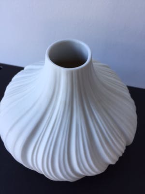Rosenthal - Martin Freyer Plissévaasje (knoflook) wit, biscuit porselein h 12 cm kopen? Bied vanaf 79!