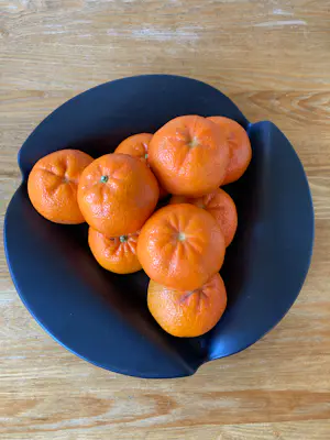 Jeroen Bechtold - Elegante design schaal van Jeroen Bechtold – sculpturaal , jaren 80ig kopen? Bied vanaf 75!