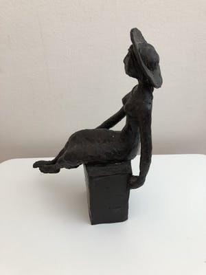 Inka Klinckhard - Zittende dame met hoed kopen? Bied vanaf 120!