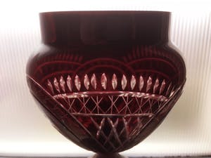 Niet of onleesbaar gesigneerd - Art Deco Robijnrode hand geslepen vaas kopen? Bied vanaf 1!