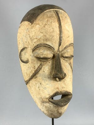 Pende - 200435 - Tribal used African mask from the Pende - Congo kopen? Bied vanaf 45!