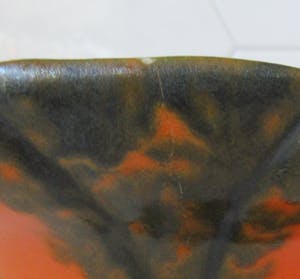 Arnhemsche Fayencefabriek - Twee oranje zwarte art deco vazen - Klaas Vet kaufen? Bieten Sie von 10!