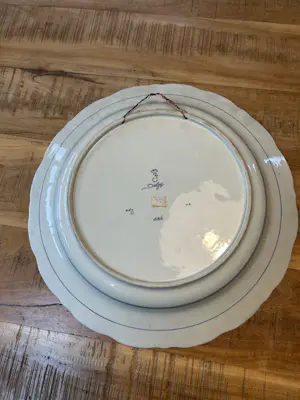 Porceleyne Fles - handgeschilderd polychroom bord van De Porceleyne Fles (Royal Delft) kopen? Bied vanaf 50!