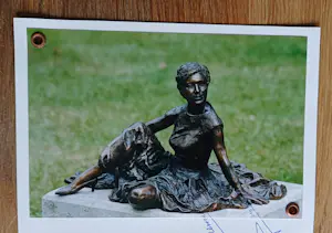 Jean en Marianne Bremers - groot bronzen beeld: Monique, een poserende dame + certificaat (unica!) kopen? Bied vanaf 895!