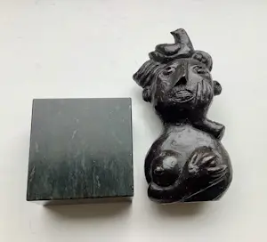 Loek Bos - Vrouw met vogel in haar kopen? Bied vanaf 295!