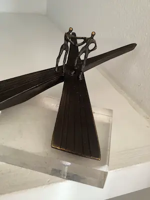 Corry Ammerlaan - Sculptuur “ OP SCHEIDING VAN WEGEN “ kopen? Bied vanaf 1!