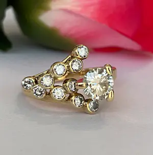 AcheterVintage cocktailring van 18 karaat geelgoud met diamanten? Enchérissez de 1500!