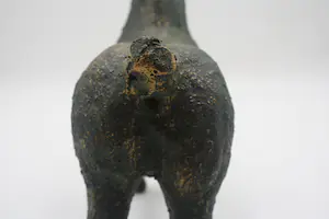 Niet of onleesbaar gesigneerd - Uitermate Prachtig Terracota Paard- Bladgoud (20e eeuw) kopen? Bied vanaf 1!