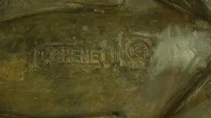 Pierre Chenet - Bronzen beeld van nieuwsgierige kat kopen? Bied vanaf 269!