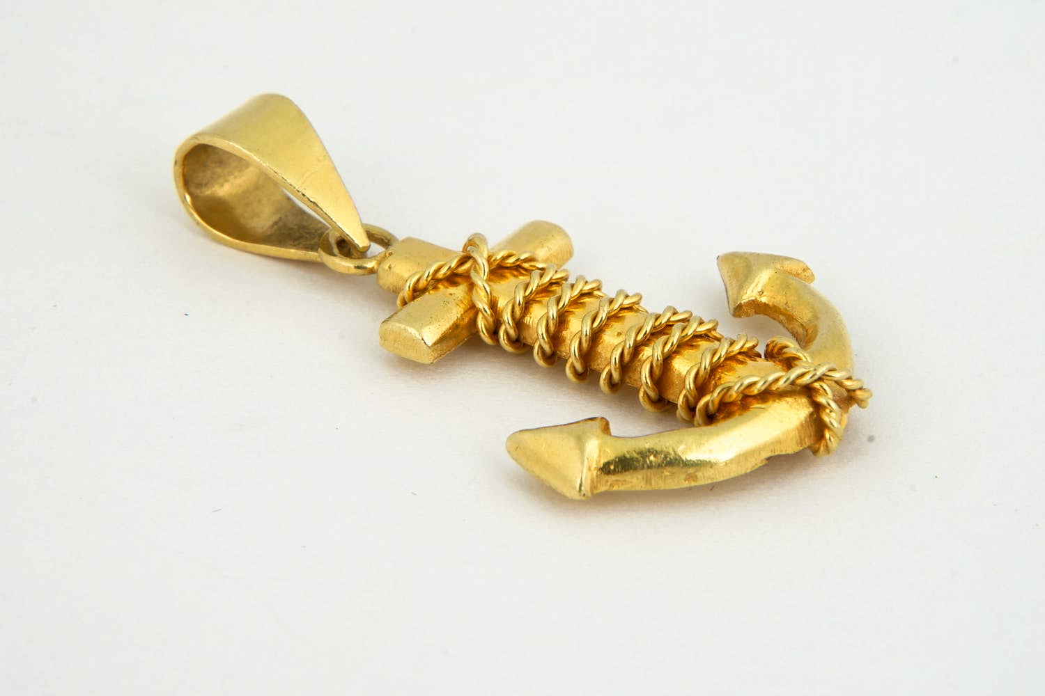 06 - Fraai gedetailleerde 18 Krt geel-gouden "Anker met kabeltouw" hanger kopen? Bied vanaf 290!