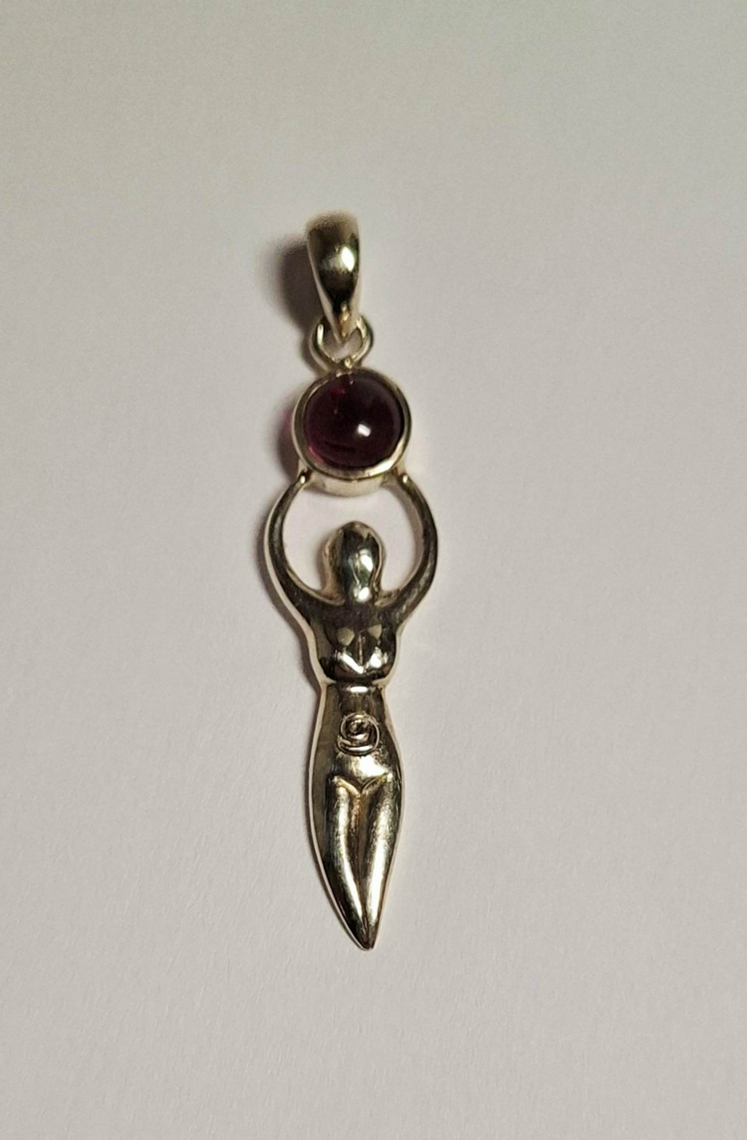 Nieuw  zilveren Godin van de Aarde, Gaia hanger met Amethist kopen? Bied vanaf 35!