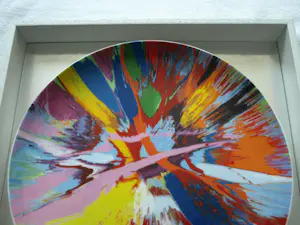 Damien Hirst - Porseleinen bord , Amore, Gasp, Eyes Going into Top of Head and Fluttering kopen? Bied vanaf 1!