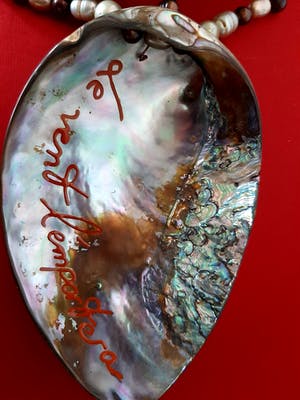 Niet of onleesbaar gesigneerd - Parelmoer met parels kopen? Bied vanaf 1!