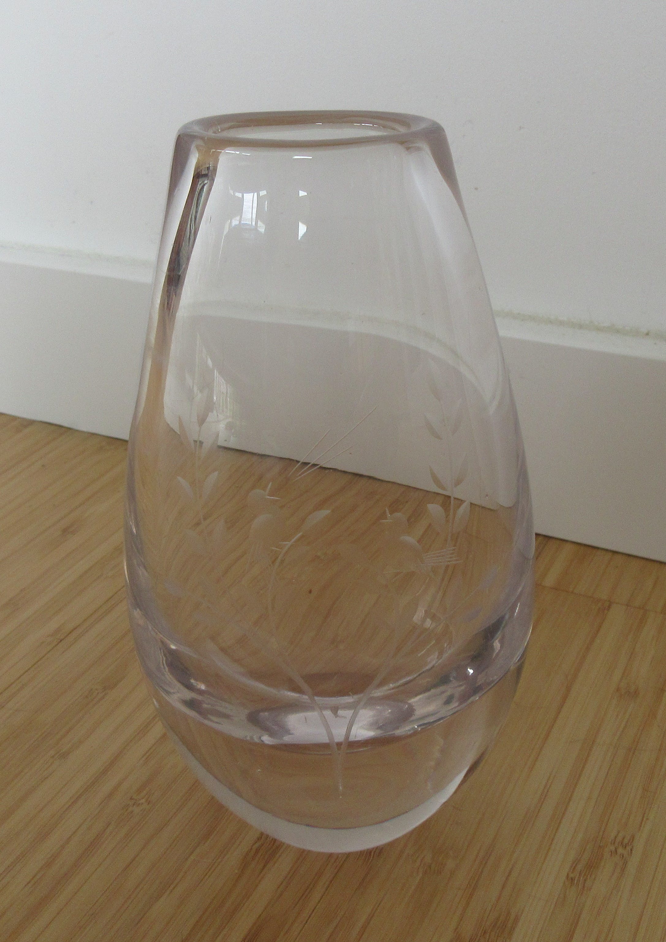 Kosta Boda - Blank kristallen geslepen vaas "Love birds" kopen? Bied vanaf 18!