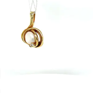 Ausgefallener Anhänger in 14 Karat (585) Gelbgold mit Perle & Brillanten kopen? Bied vanaf 299!