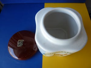 Kunstaardewerkfabriek Regina - Floris Meydam voorraadpoten met nostagisch decor 1964 kopen? Bied vanaf 25!