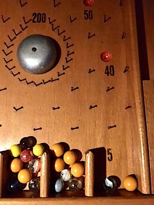 Curiosa - Knikkerspel met knikkers - Hout - 60-er jaren - Uit Tschechoslowakije (gemerkt) kopen? Bied vanaf 69!