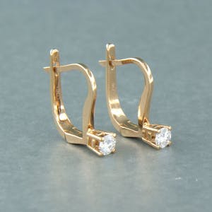 18k gouden solitair oorhangers bezet met briljant geslepen diamant tot. 0,18ct kopen? Bied vanaf 280!