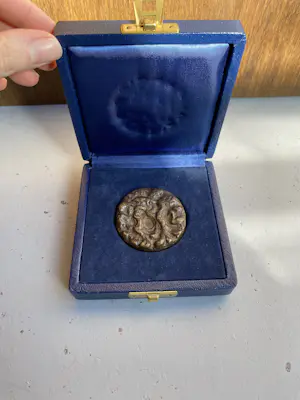 Theo van de Vathorst - Beloningspenning Provinciaal Utrechts Genootschap – 1986 – op naam Gerrit Jansen kopen? Bied vanaf 20!