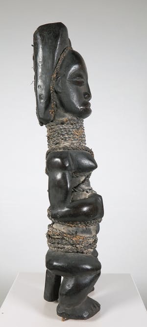 Fang - Houten gestoken voorouderbeeld omwonden met touw kopen? Bied vanaf 1!