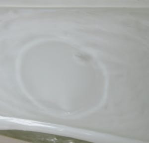 Fidrio - Witte hand geblazen glazen vaas voorzien van parelmoer glazuur kopen? Bied vanaf 30!