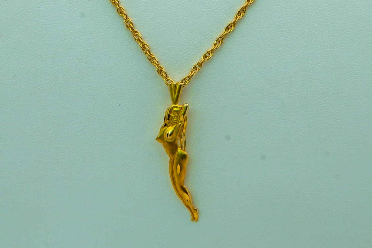 26 - Fijn 14Krt gouden taratee collier & met sierlijke naakte dame hanger kopen? Bied vanaf 260!
