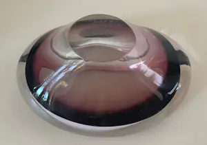 Niet of onleesbaar gesigneerd - Murano - Sommerso paars, roze en witte asbak met rode rand kopen? Bied vanaf 1!