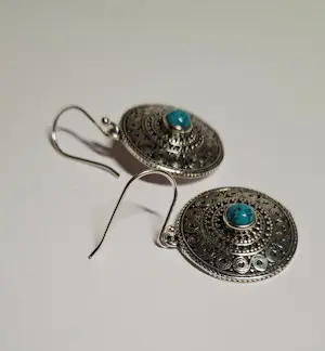 Nieuwe Zilveren oorbellen met ieder 3 facet geslepen aquamarijn kopen? Bied vanaf 60!