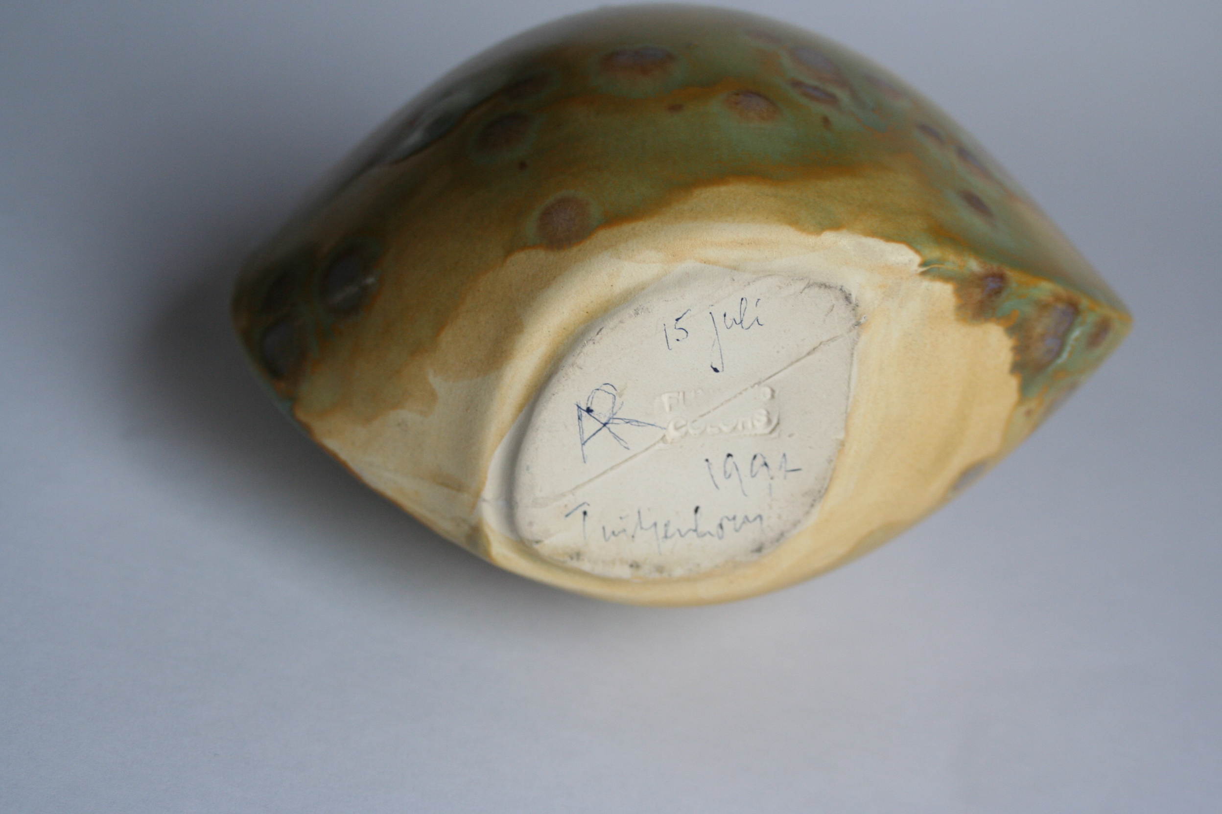 Niet of onleesbaar gesigneerd - vaasje - gesigneerd AR - 1997 kopen? Bied vanaf 1!