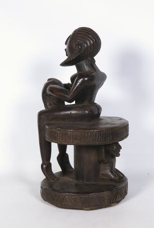 Dogon - Houten beeld van man op kruk met een watervat kopen? Bied vanaf 1!