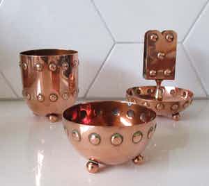 Niet of onleesbaar gesigneerd - Rood koperen art deco hand gehamerde rookset verkocht voor € 10!