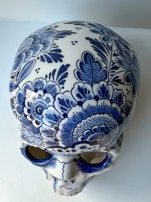 Jan Born - Handgeschilderde keramieken skull delftsblauw stijl kopen? Bied vanaf 95!