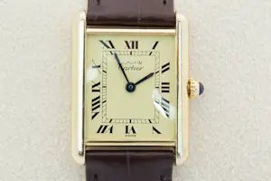 Acheter73 - Klassiek Cartier Tank Vermeil zilveren dames polshorloge met lederenband? Enchérissez de 1750!