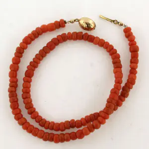 14k gouden slot bezet aan een koraal kralen collier - 16.4 gram - 40 cm lang kopen? Bied vanaf 135!