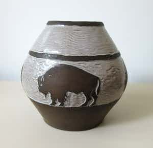 Dries Vermeulen - Grote zeer zeldzame vaas met sgraffito decor van Bizons verkocht voor € 1!