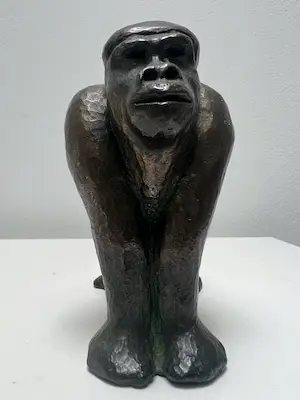 Hil Andringa - bronzen sculptuur | 'Gorilla Babor' 1965 kopen? Bied vanaf 1!