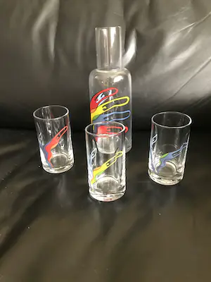 Corry Ammerlaan - Een heel mooie karaf met drie bijpassende glazen kopen? Bied vanaf 50!