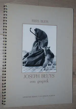 Joseph Beuys - Een gesprek, gesign. Frits Bless (met granolitho) - en 5 andere boeken kopen? Bied vanaf 75!