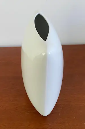 Rosamunde Nairac - Wit porseleinen "Kussen" vaas groot model uitgevoerd voor Rosenthal kopen? Bied vanaf 50!