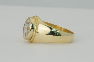 2536 - Fraaie 18 karaats geel-gouden Unisex ring - grote ovalen steen - gekeurd kopen? Bied vanaf 240!