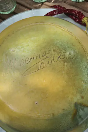 Adrie Moerings - - COLLECTABLE - Hand gedraaide aardewerken schaal en hand gesigneerd. kopen? Bied vanaf 25!