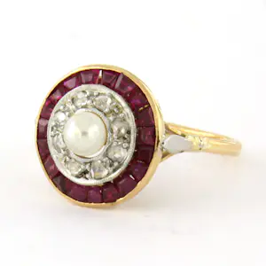 18k bicolour gouden ring met parel en erom heen robijn en roos diamanten kopen? Bied vanaf 500!