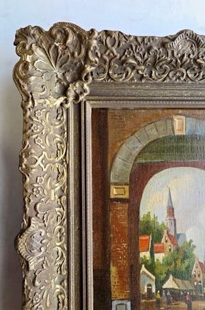 Niet of onleesbaar gesigneerd - Middeleeuwse Stadspoort Amsterdam met figuren - handgesigneerd: T. Guth? kopen? Bied vanaf 1!