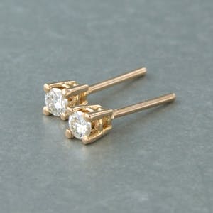 18k rosé gouden solitair oorknoppen met briljant geslepen diamant tot. 0,20ct kopen? Bied vanaf 210!