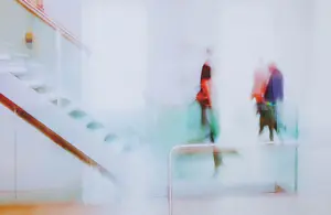 Gisella Klein - Foto, At the museum VII - Ingelijst kopen? Bied vanaf 50!