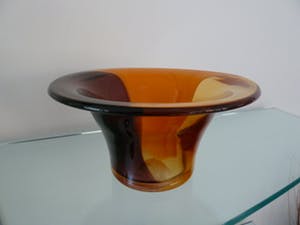 Bernard Heesen - Drie kleuren glazen kom uit glasblazerij “De Oude Horn Acquoy” kopen? Bied vanaf 25!