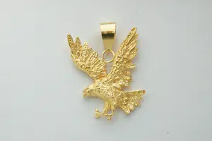 Acheter80 - Mooi gedetailleerde 18 karaat geel gouden adelaar hanger? Enchérissez de 300!
