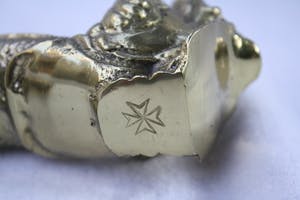 Niet of onleesbaar gesigneerd - Fraaie Oude Bronzen Vuur Vergulde Deur Klopper in Mythische Stijl. kopen? Bied vanaf 1!