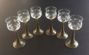 Niet of onleesbaar gesigneerd - Zes kristallen rijnwijnroemers kopen? Bied vanaf 1!